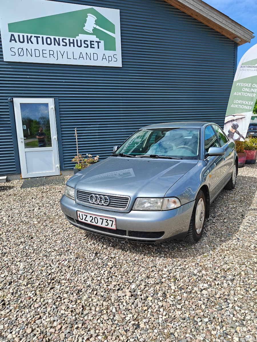 Audi A4 2,4 Benzin