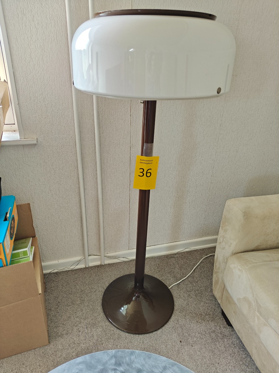 Anders Pehrson. Knubbling gulvlampe.