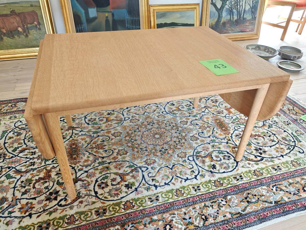 Hans J. Wegner. Sofabord model GE 82