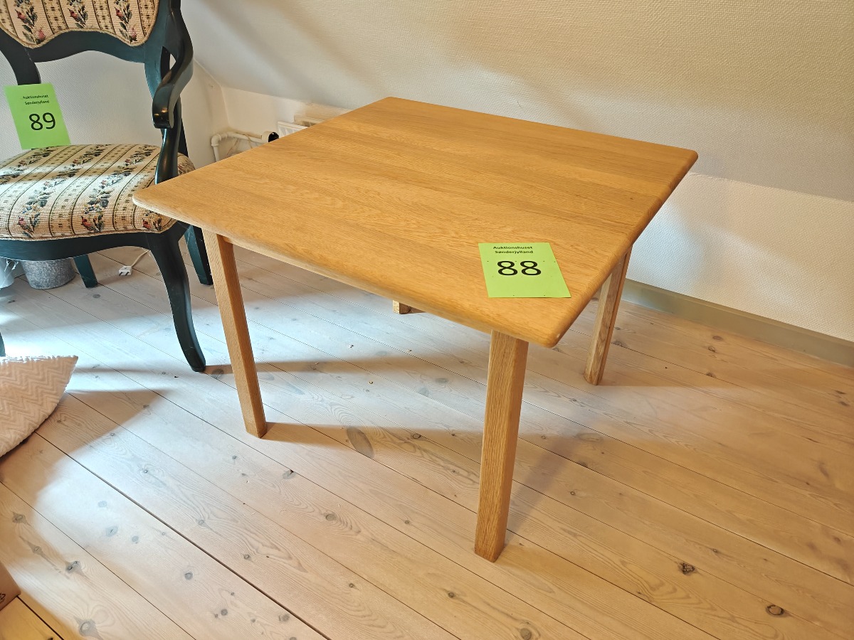 Hans J. Wegner for Getama Lille sidebord
