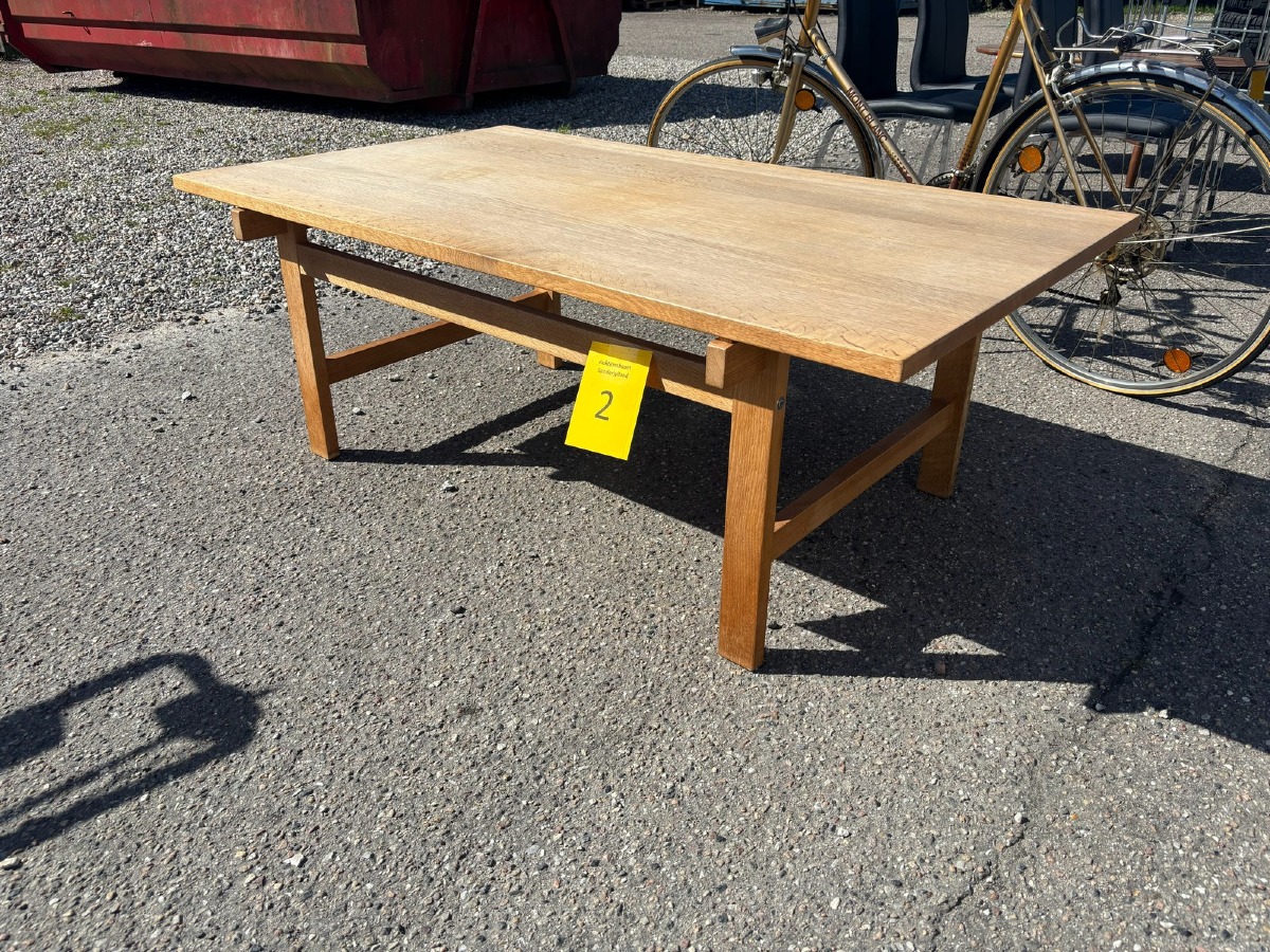 Hans J. Wegner for Andreas Tuck: Sofabord af massiv eg