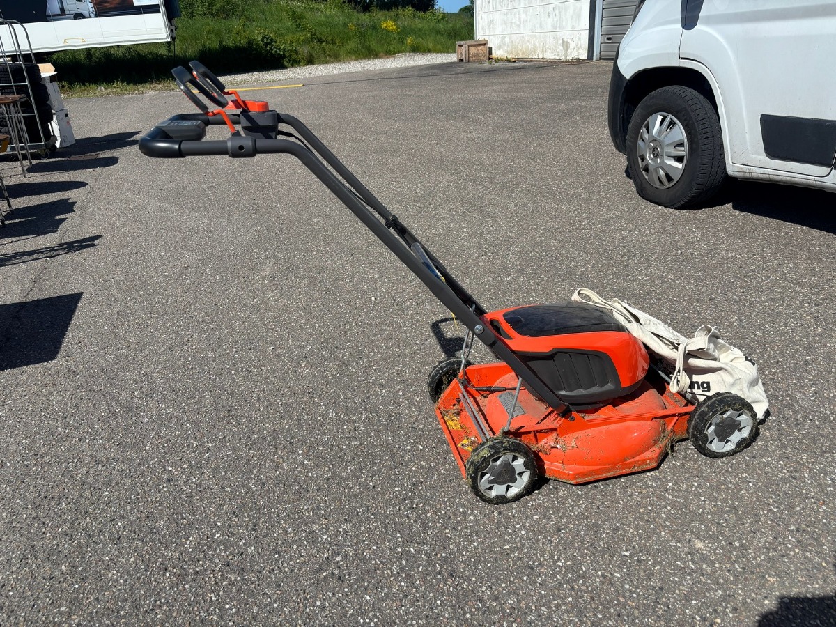 Husqvarna LB146i batteridrevet plæneklipper med oplader