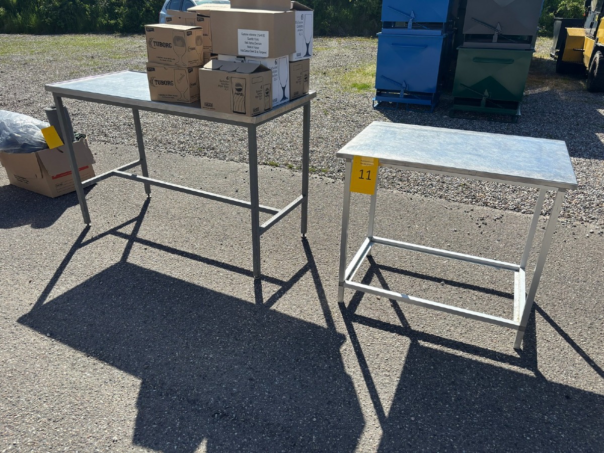 2 stk. industri-/arbejdsborde i rustfrit stål (Uden indhold på bordene)