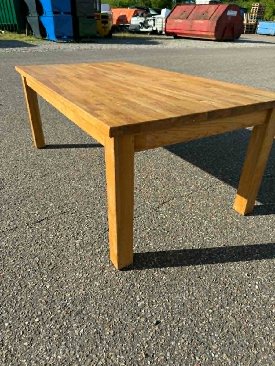 Flot massivt egetræs sofa bord