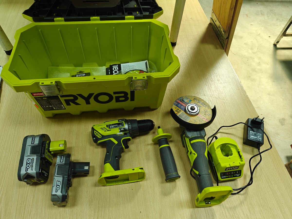 Kuffert med Ryobi AKKU værktøj 