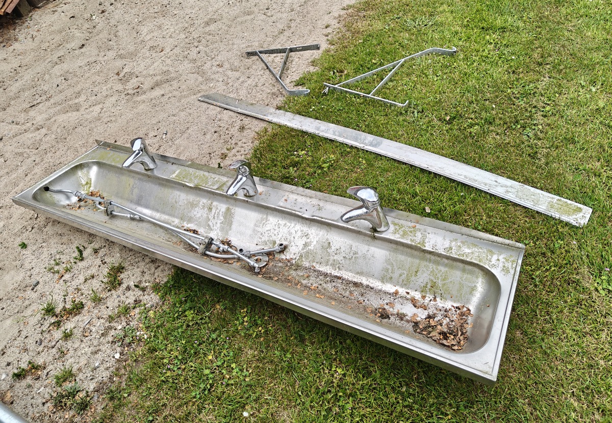 Lang håndvask med 3 armaturer