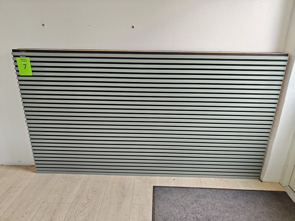 2 akustikplader monteret som rumdeler