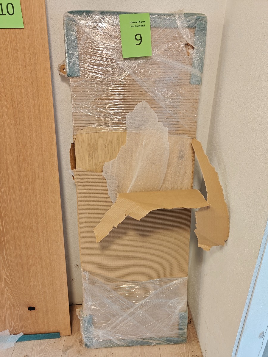 Håndlavet plade af massiv eg