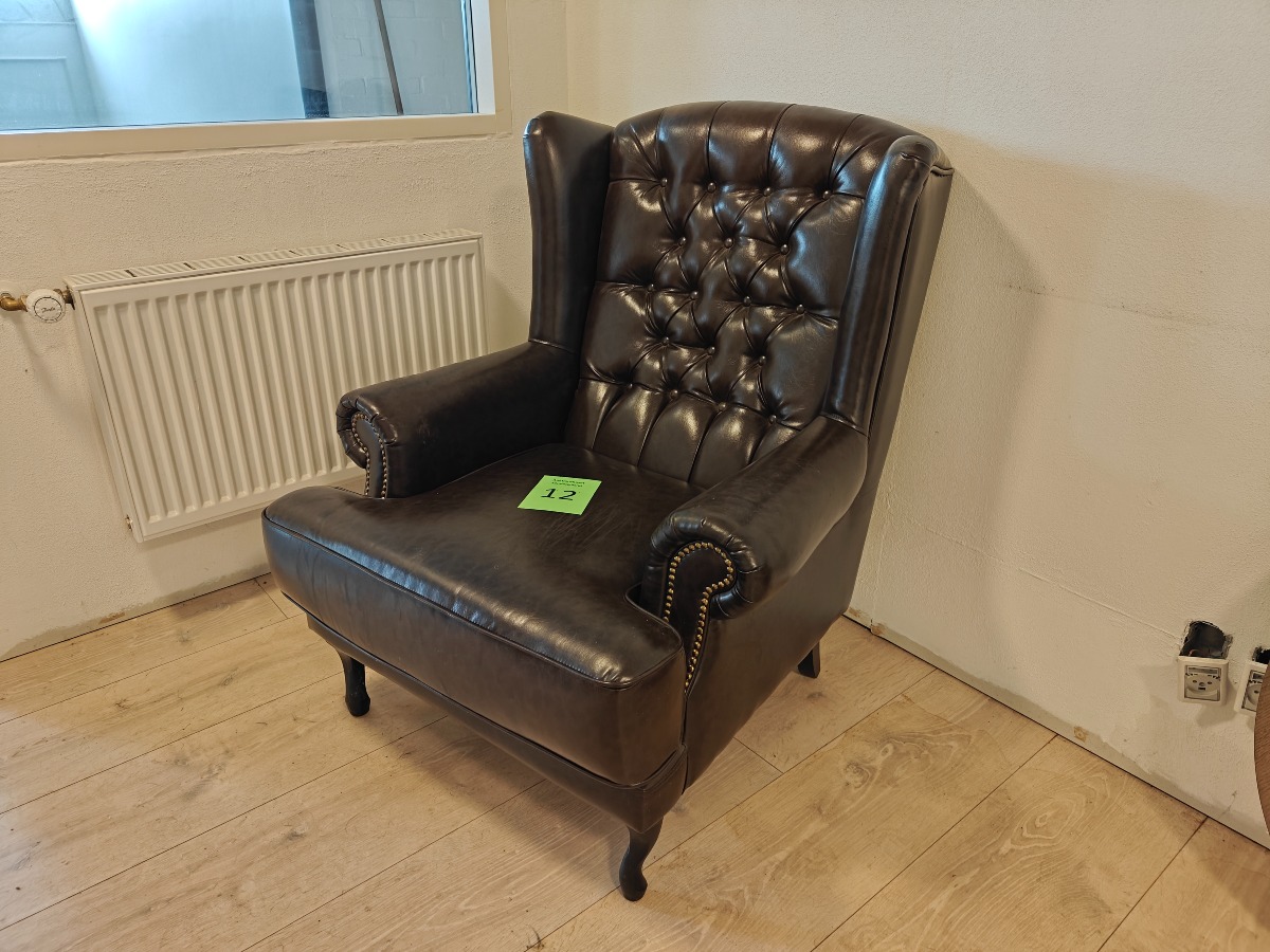Wing chair i Chesterfield stil 