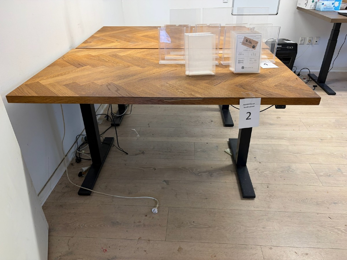 Hævesænke skrivebord
