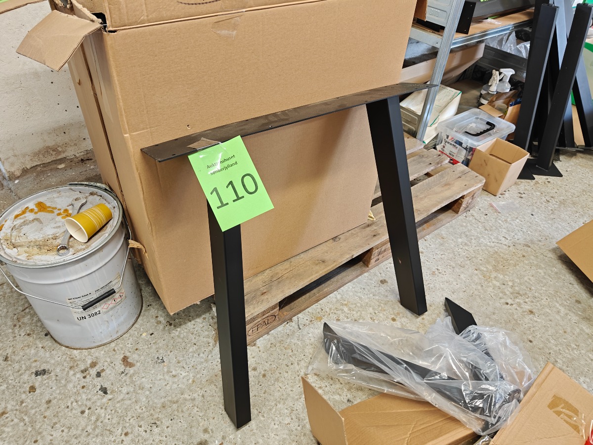 Stålben til spiseborde. 