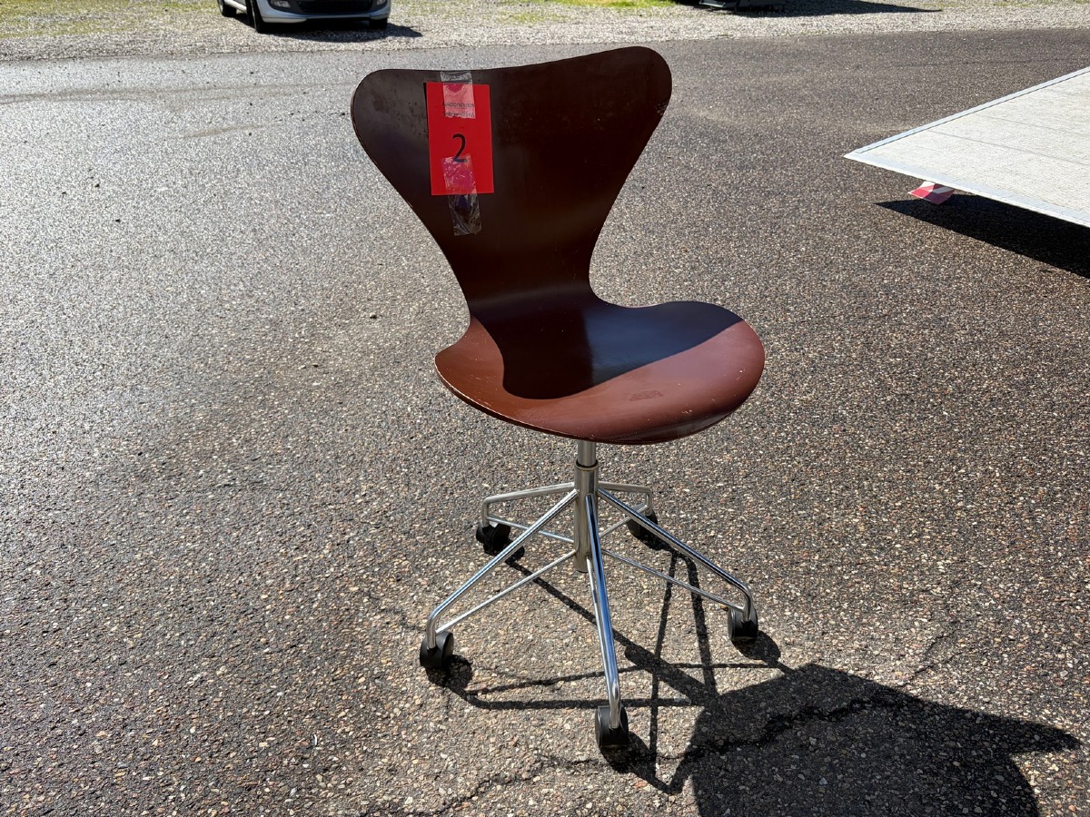 Arne Jacobsen. Kontorstol model 3117