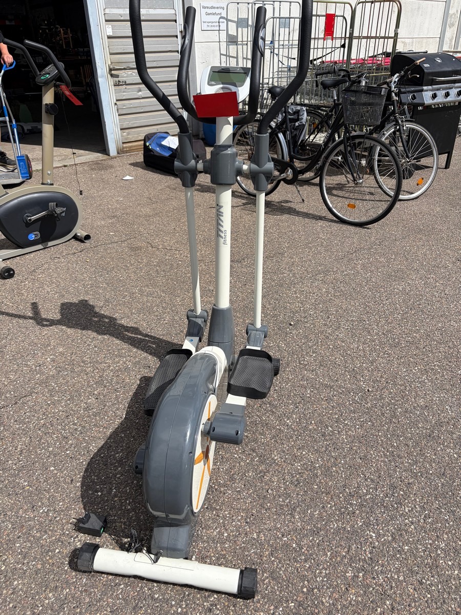 Titan Fitness crosstrainer med elektronisk display