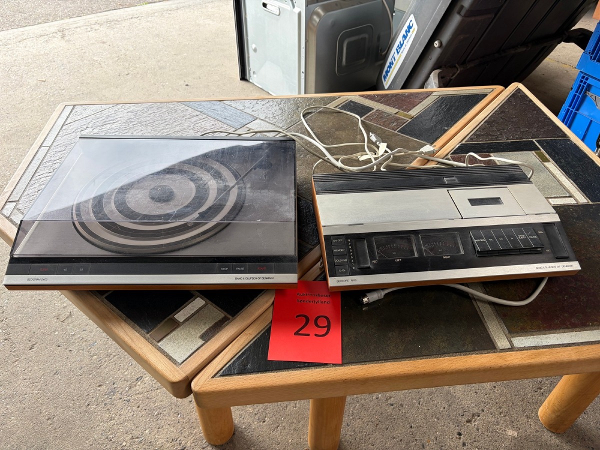Bang & Olufsen Beogram 2402 pladespiller samt Beocord 1900 kassettebåndoptager