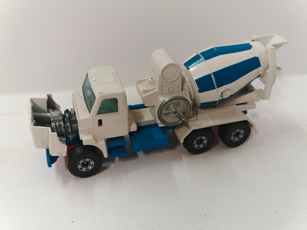 Siku: Volvo N10 m/cementkanon. Nr: 2514.