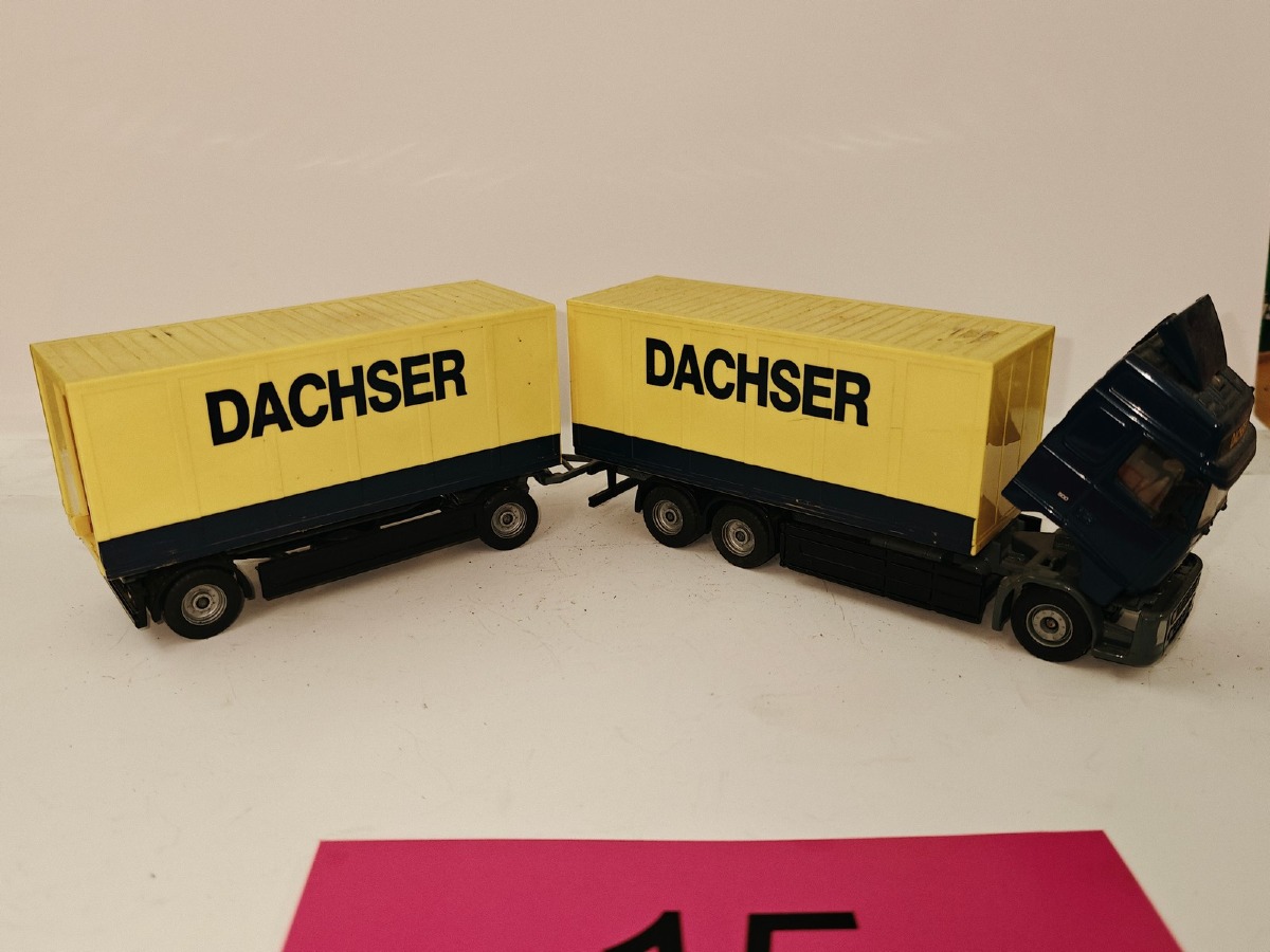 Model lastbil: Volvo FH12 m/3-akslet forvogn samt anhænger. 