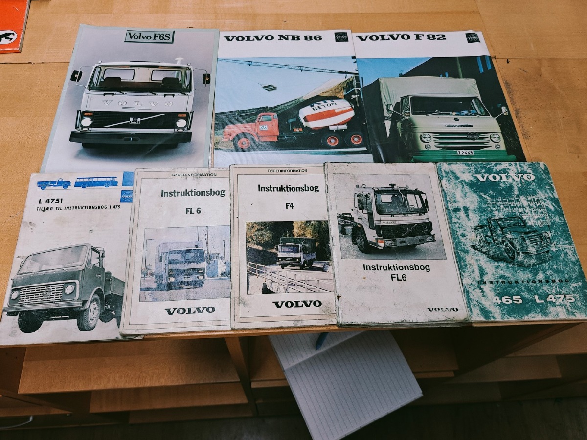 Div instruktionsbøger til div Volvo lastbiler. 