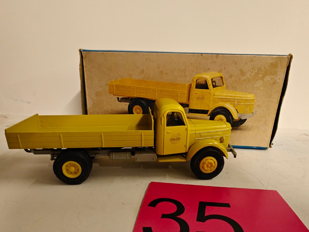 Conrad: Volvo LV153. 1947. Scale: 1:43. Org. æske medfølger. 