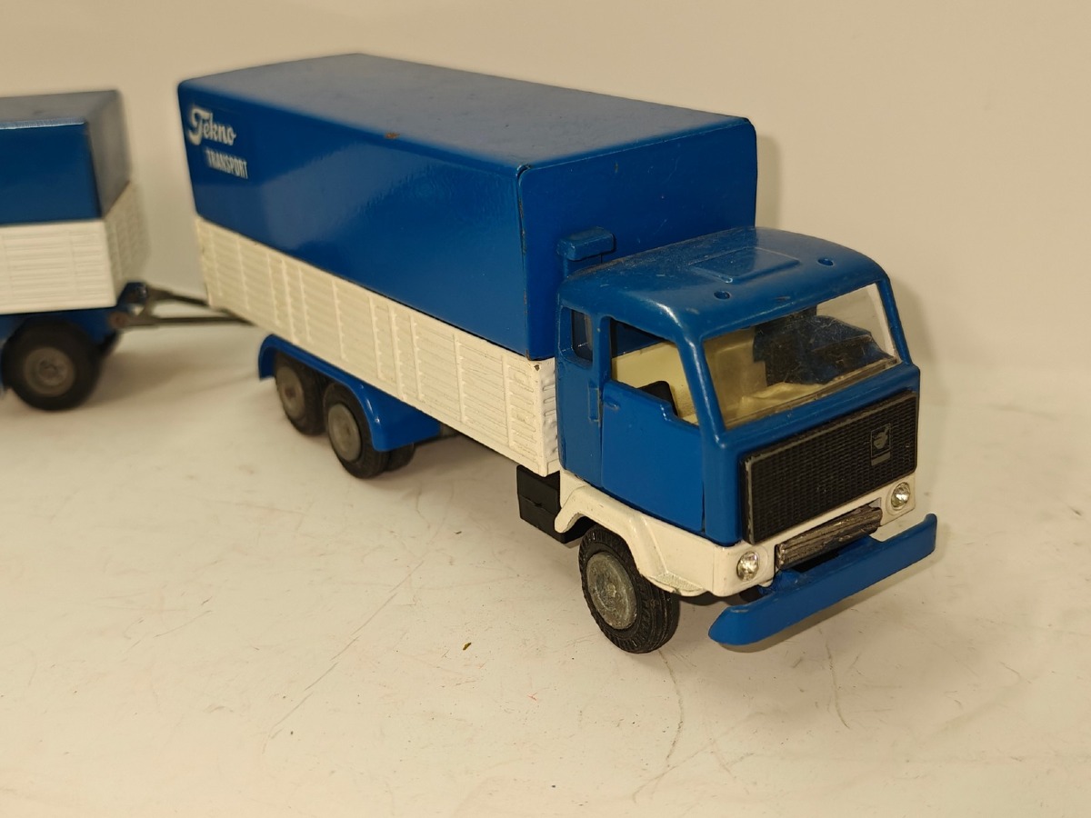 Tekno: Volvo F89 m/anhænger. 3-akslet. Nr: 452. 