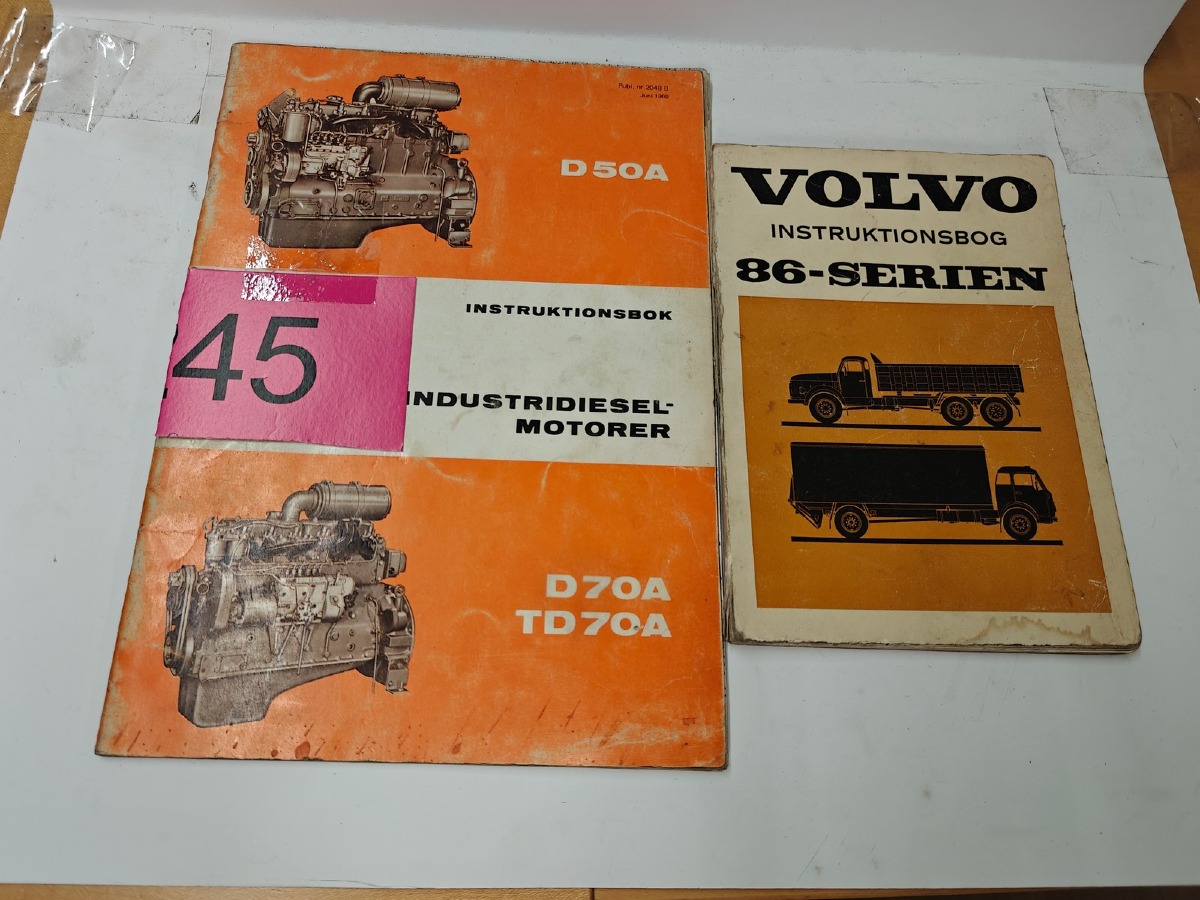 2 Volvo instruktionsbøger t/86-serien og industrimotorer D50A, D70A og TD70A (fra 1969). 