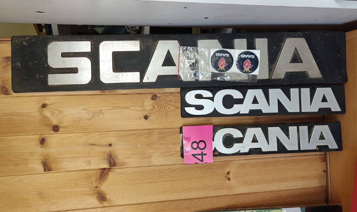3 Retro frontskilte fra Scania. 2 Størrelser, Stickers medfølger. 