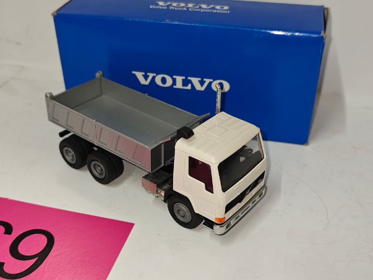 Conrad: Volvo FL 10 6x4 m/dumperlad. Art.nr: 3040. Scale: 1:50. 