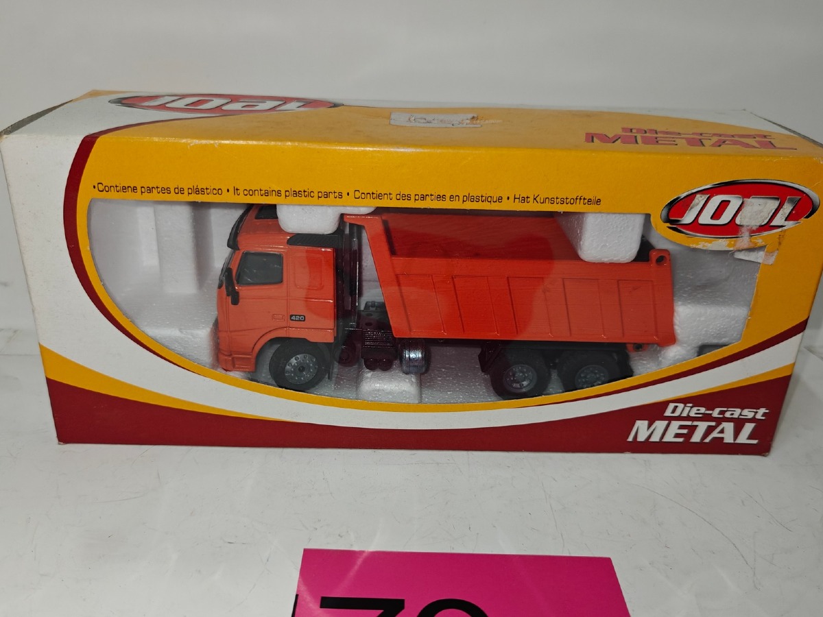 Volvo FH12-420 dumper. Nr: 331. Scale: 1:50. I org æske.