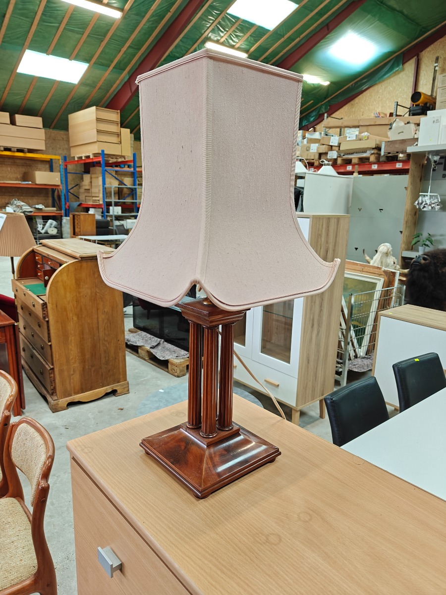 Bordlampe i piedestalform