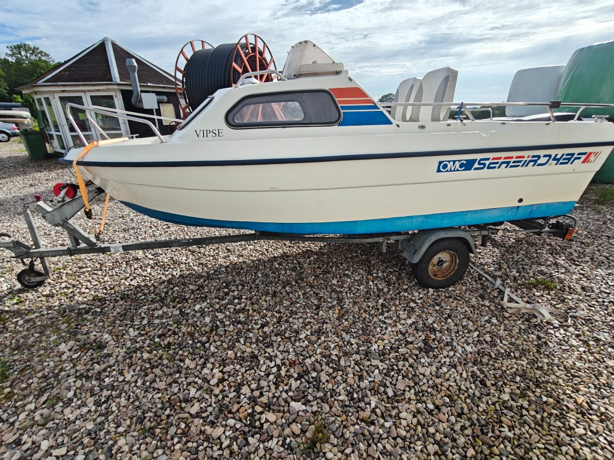Ryds 435FC 14 fods kabinebåd med 40 hk Evinrude motor & nyere 5 hk mariner motor