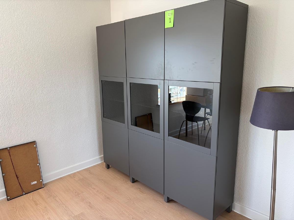 Ikea skab, med glaslåger i mørkegrå/antracit