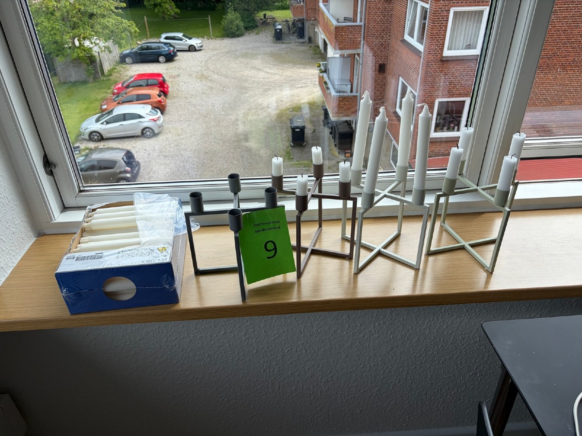 4 x dekorative lysestager, samt åbnet pakke med lys