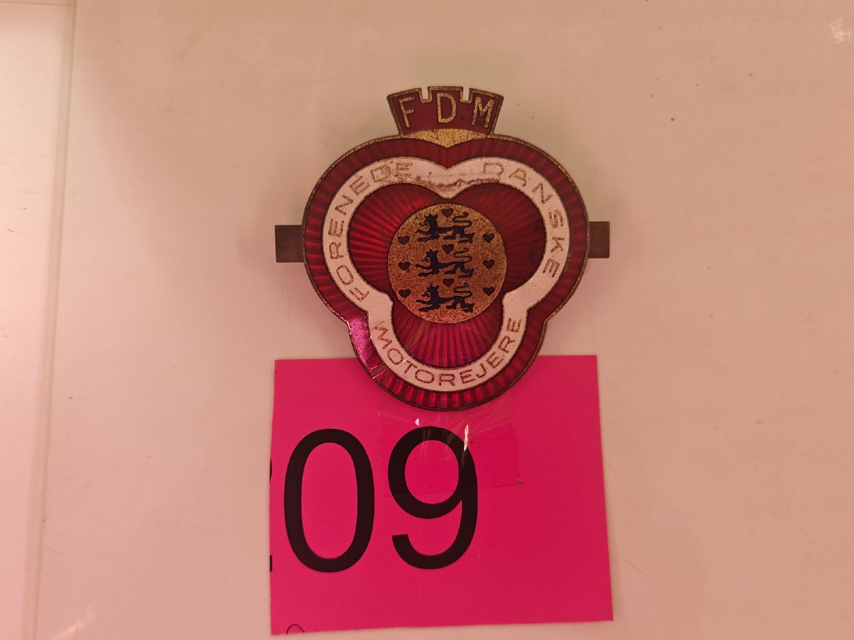 Emblem: FDM - Forenede Danske Motorejere. 