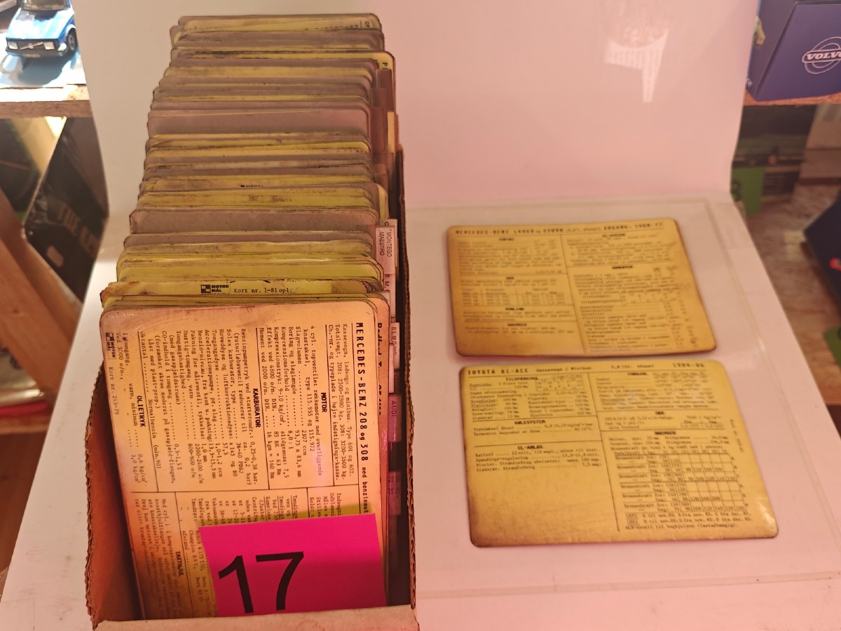 2 Ks kort m/tekniske data oer klassiske veteranbiler til div bilmærker og modeller.