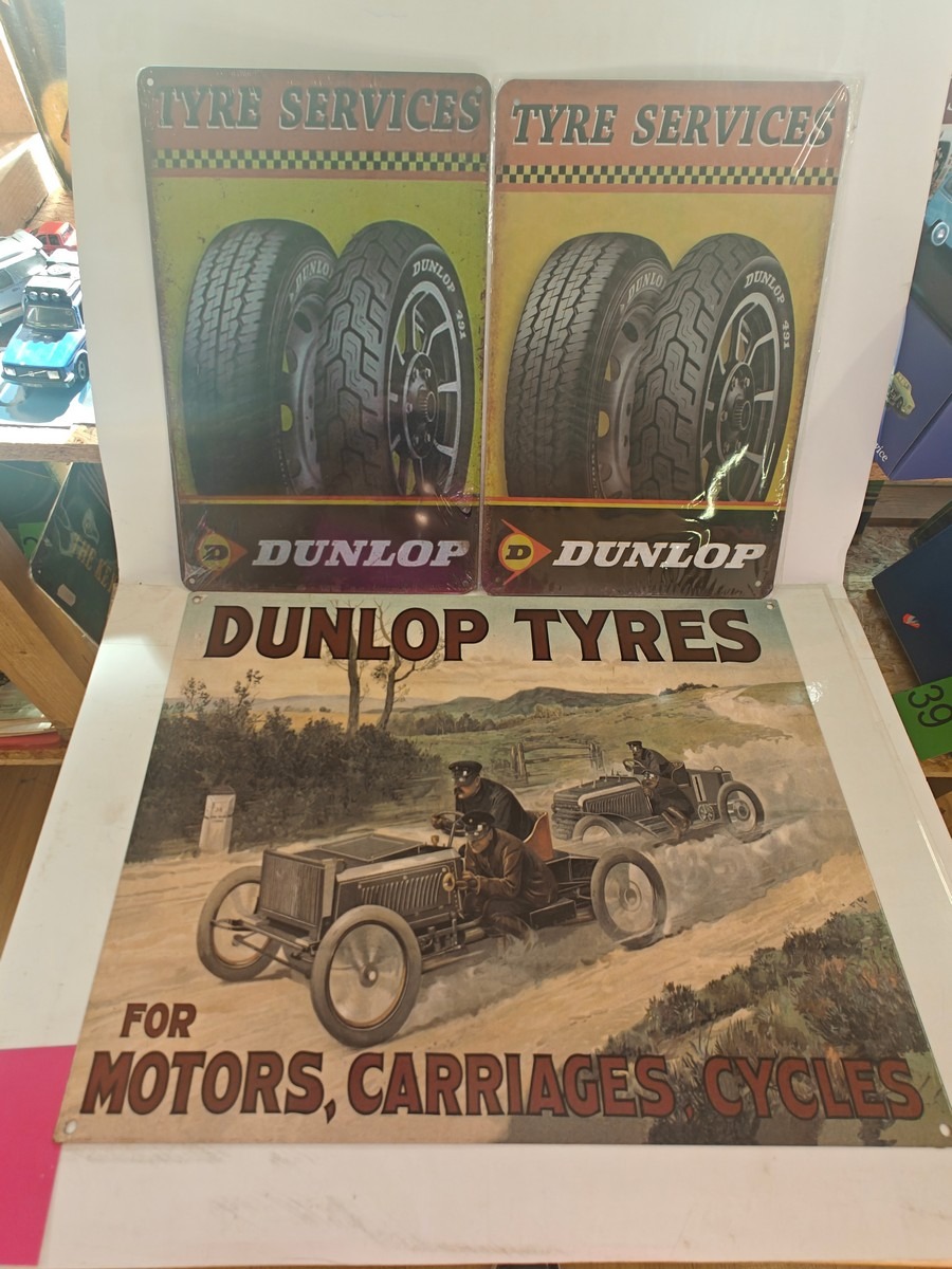 3 Metalskilte: Tyre Services & Dunlop Tyres. Ubrugte og i emballage.