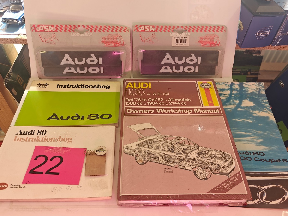 Audi: Instruktionsbøger til veteran modeller, 2 pins & 2 sæt selecovers med Audi tryk.