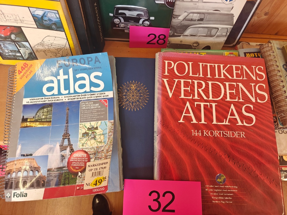 Politikens verdens atlas & Europa atlas.