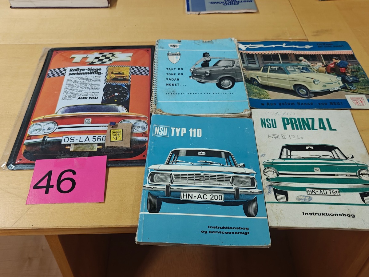 NSU: Retro instruktionsbøger: NSU samt metalskilt. Skiltet er ubrugt og i emballage. 