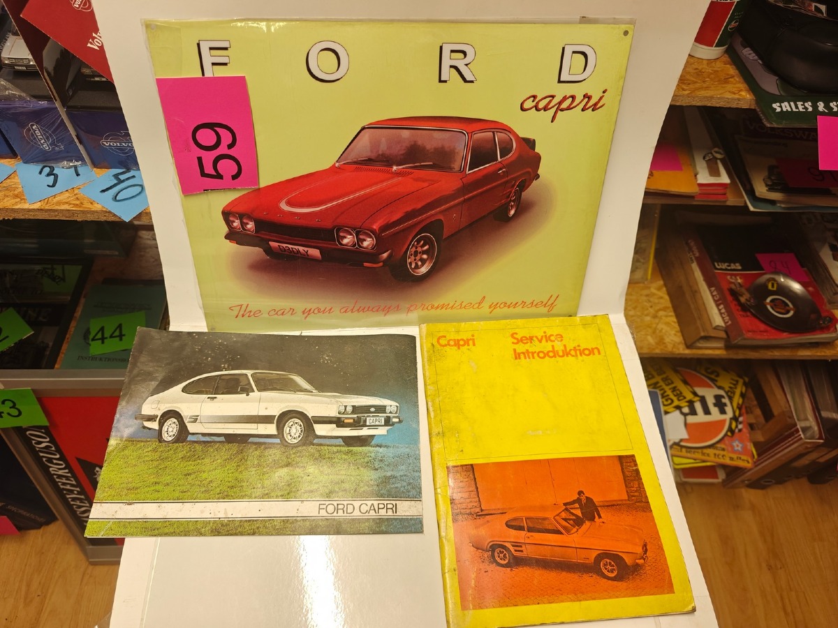 Ford: Metalskilt og servicehæfter. 