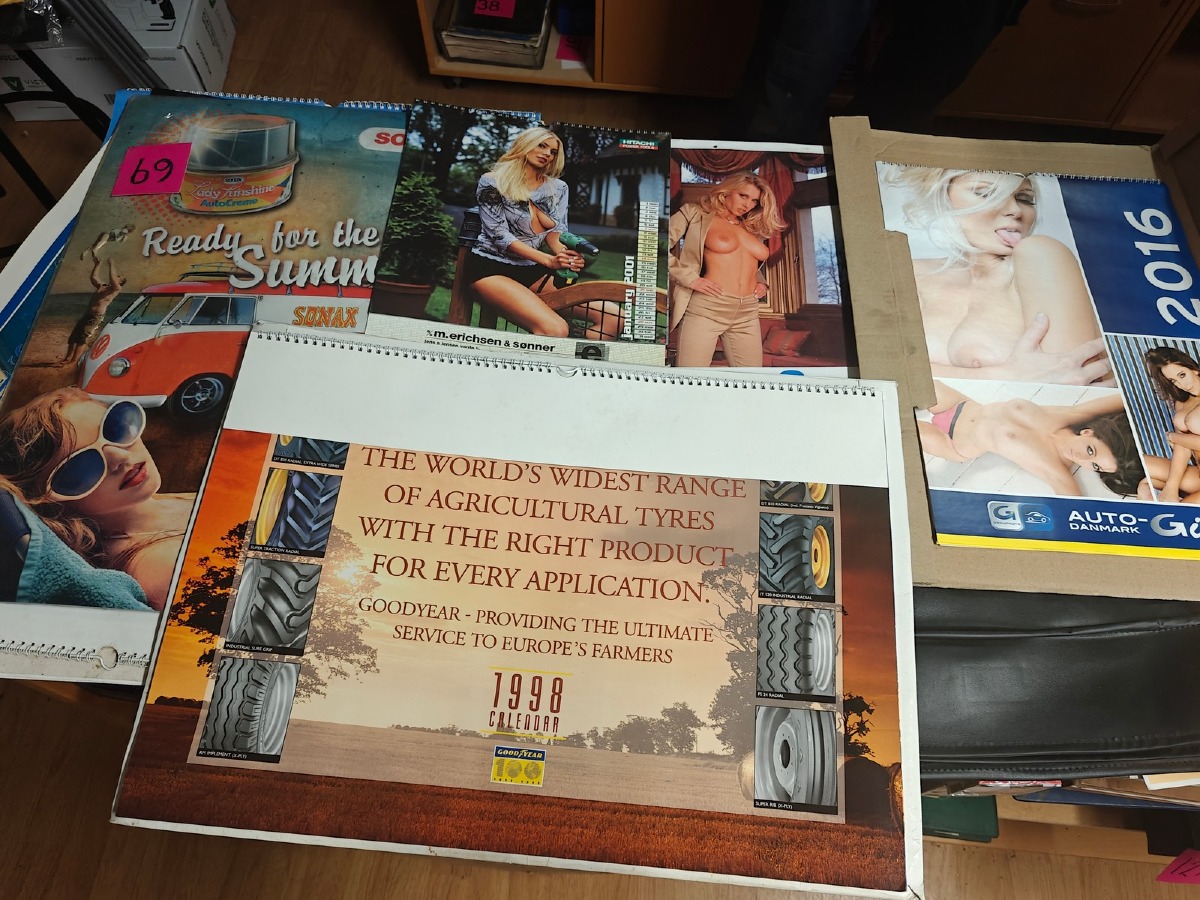 Retro pin-up/værkstedskalendre. 