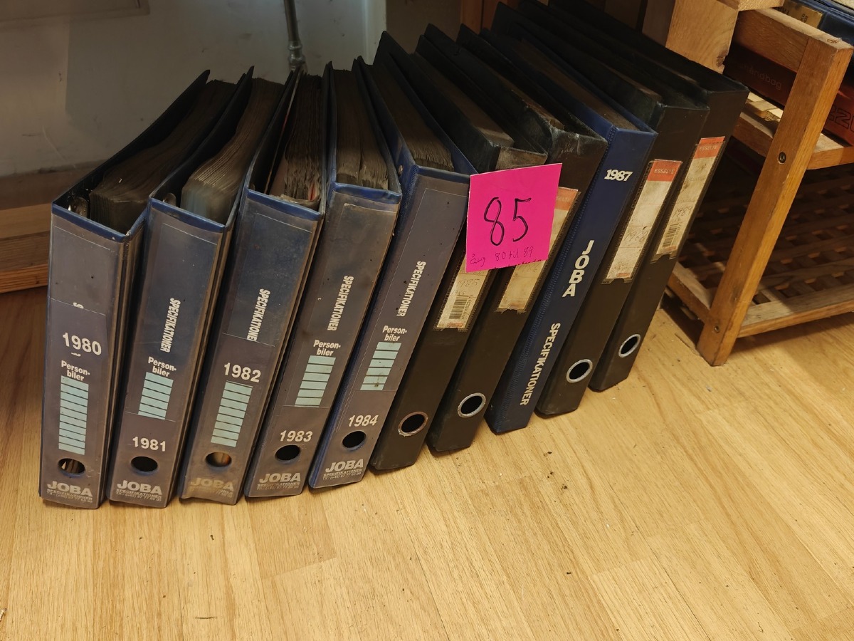 Mapper m/specifikationer på personbiler. Årgang 1980-1989. 