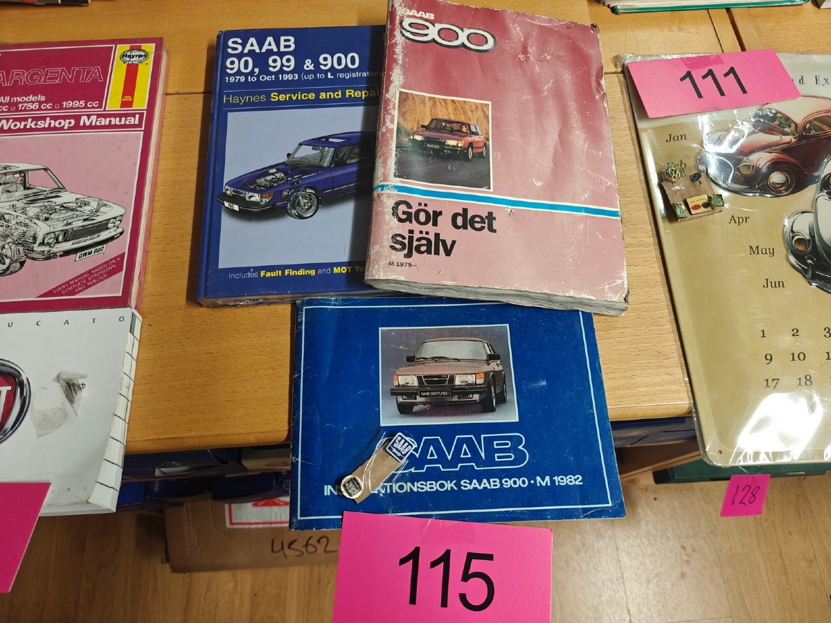 Saab: Instruktionsbøger til div veteran modeller samt pins.