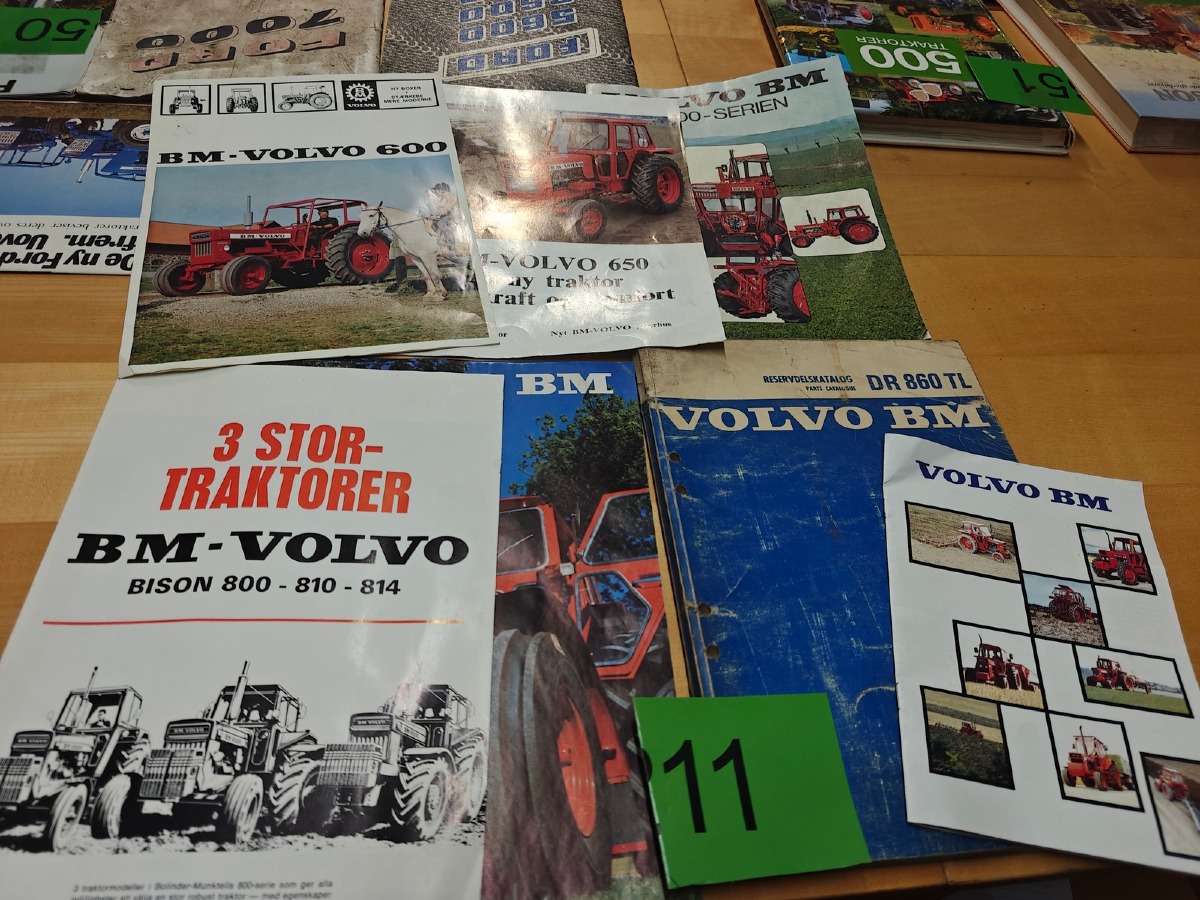 Volvo: Samling: Volvo kataloger & bog. 