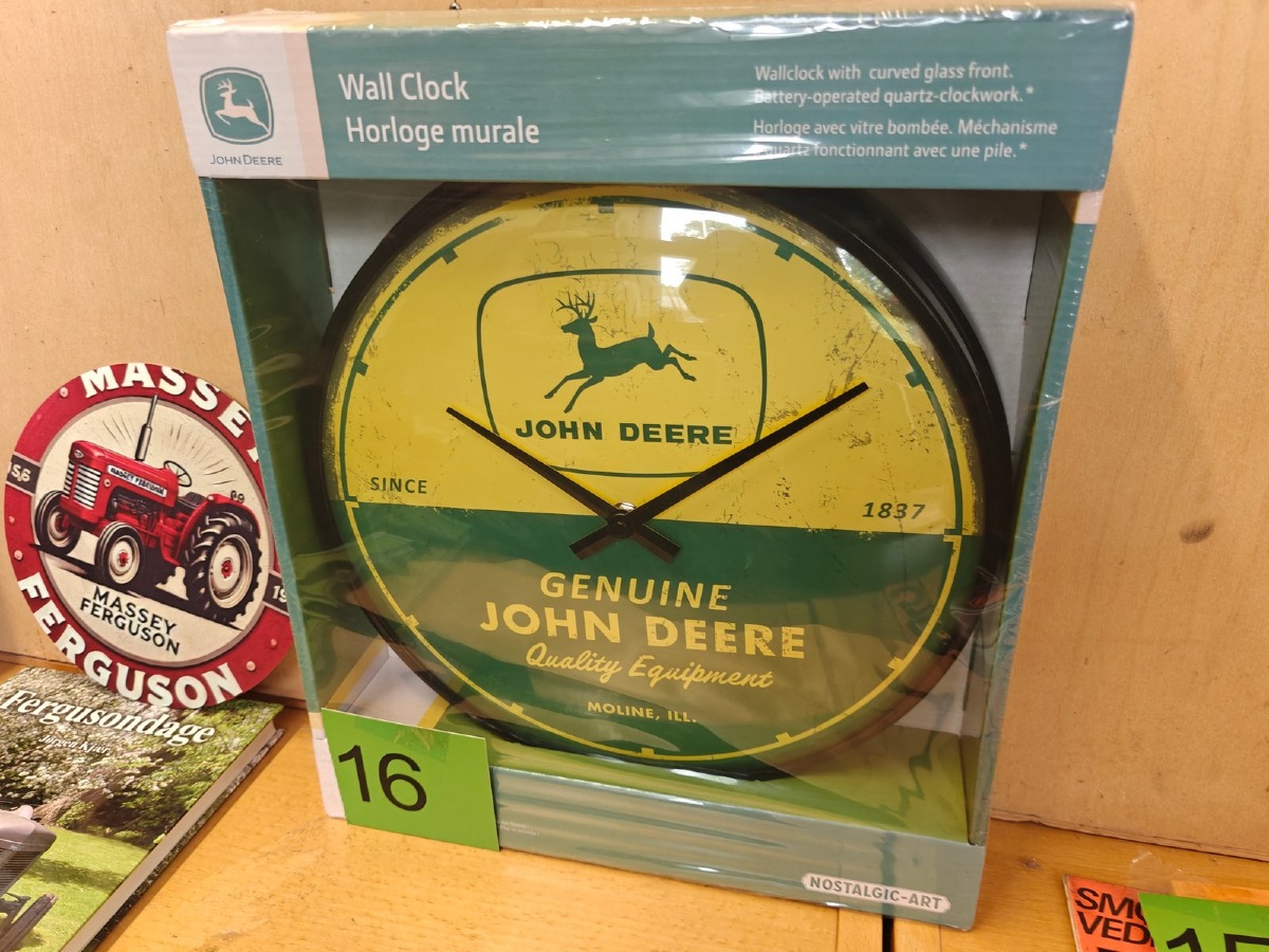 John Deere: Vægur m/John Deere logo. Ubrugt og i org emballage.