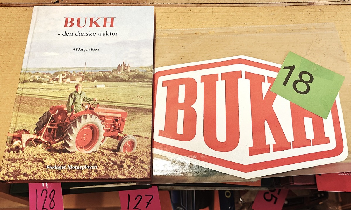 Bog: Bokh -den danske traktor af Jørgen Kjær & Bukh sticker. 