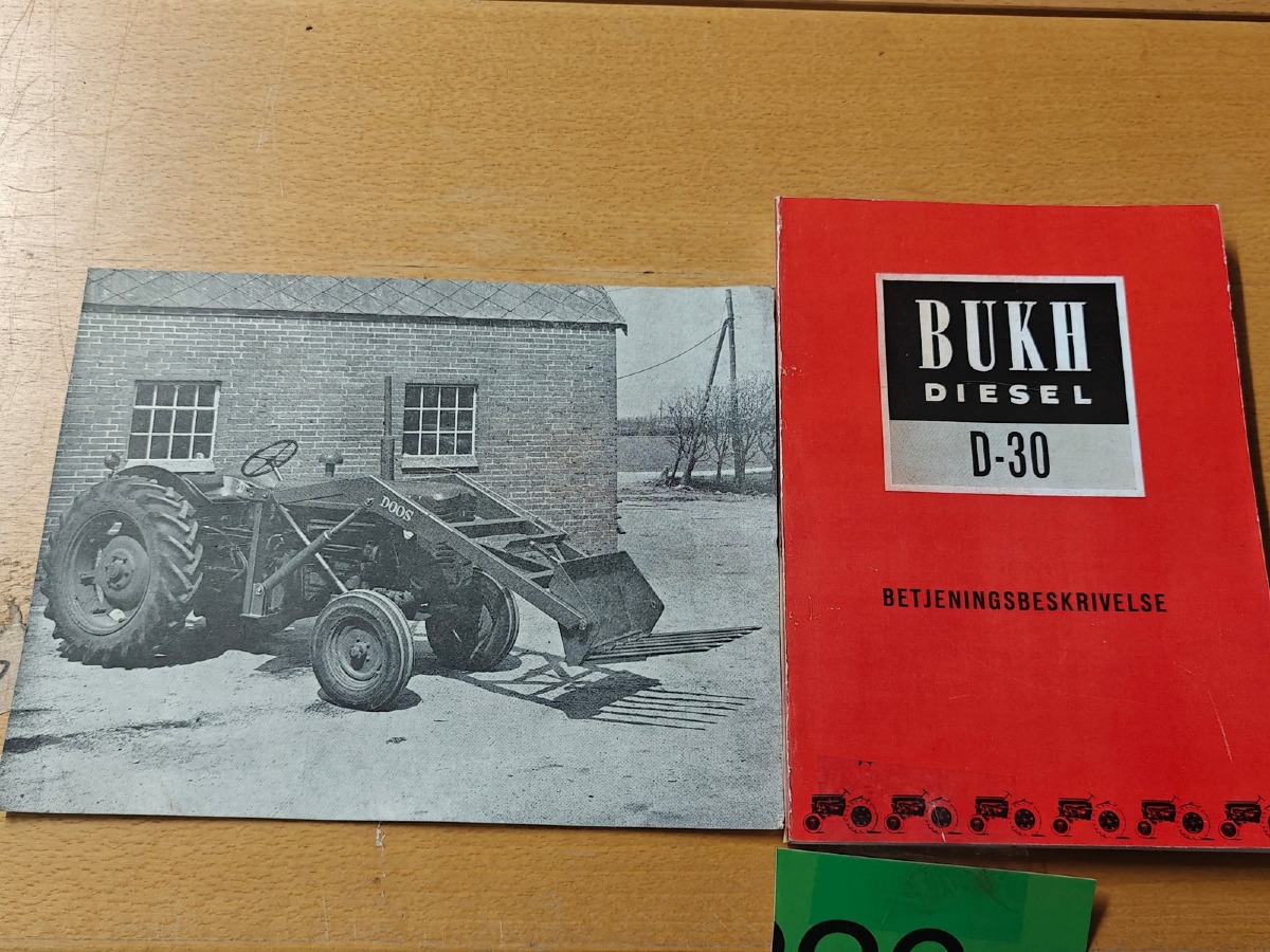 Bukh: Betjeningsbeskrivelse & papbillede af Bukh traktorer. 