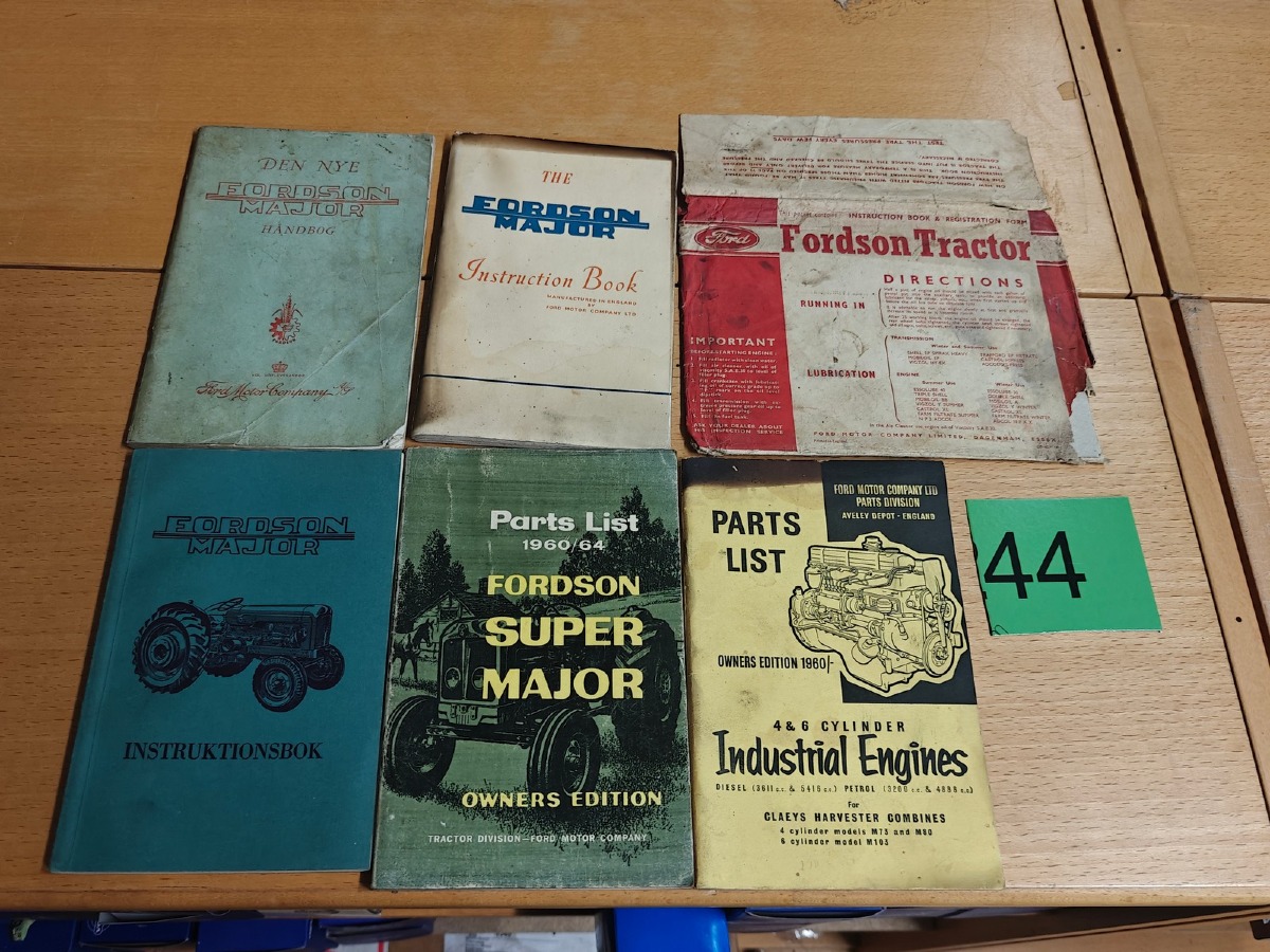 Fordson: Reservedelskataloger, instruktionsbøger mm. 