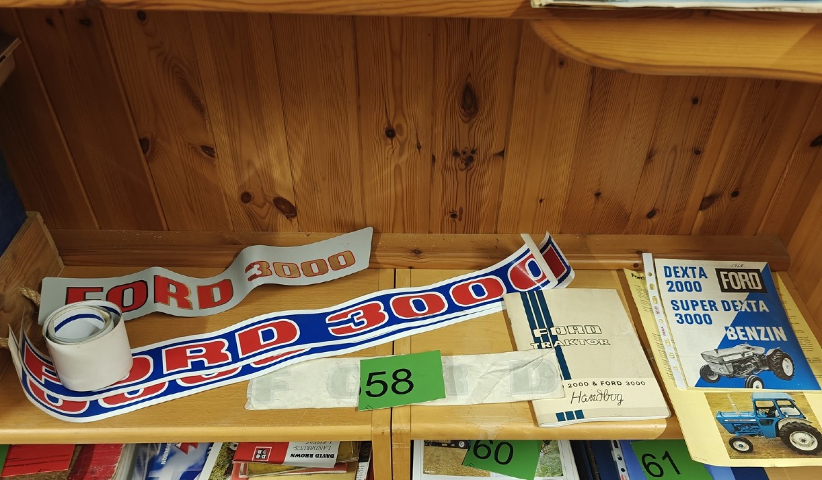 Ford: Transfers/stickers og håndbøger til Ford traktorer. 