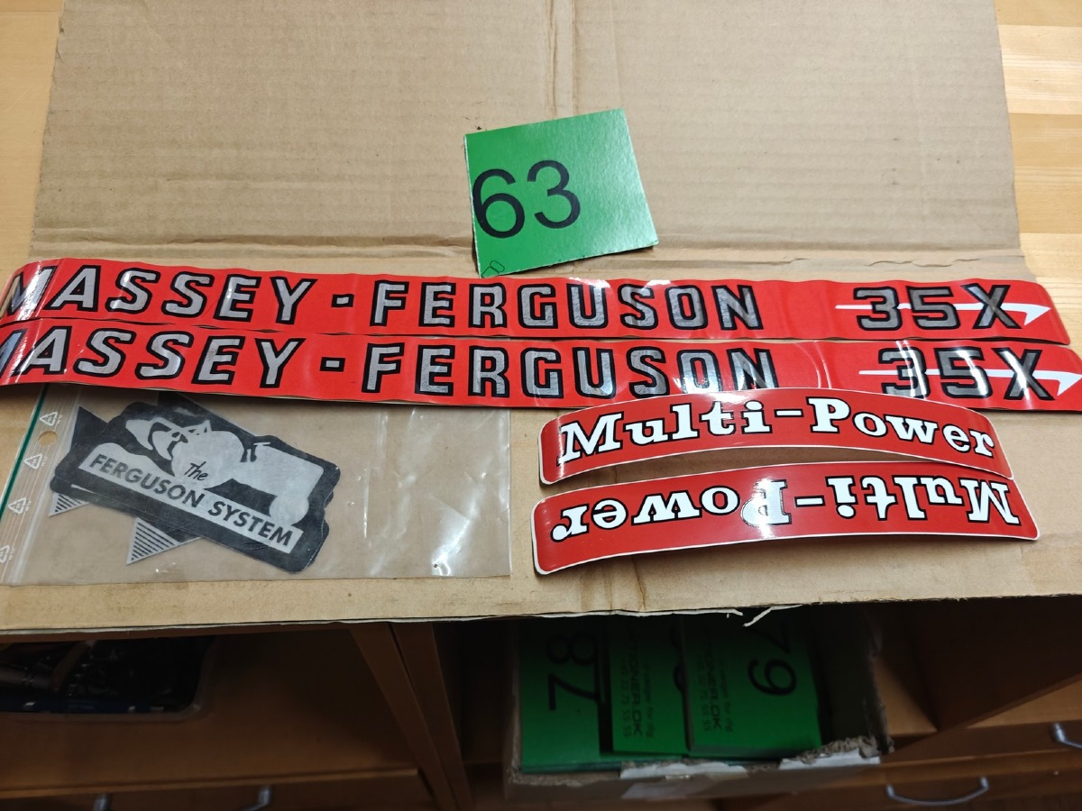 Massey Ferguson: Div stickers/transfers med Massey Ferguson logo/motiver. 