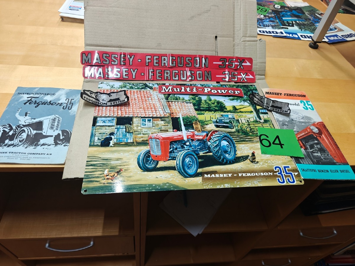 Massey Ferguson: Metalskilt, transfers/stickers mm. 
