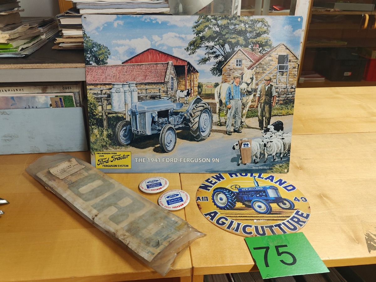 Metalskilt, badges, pin & stickers med New Holland & Ford motiver/tekster.